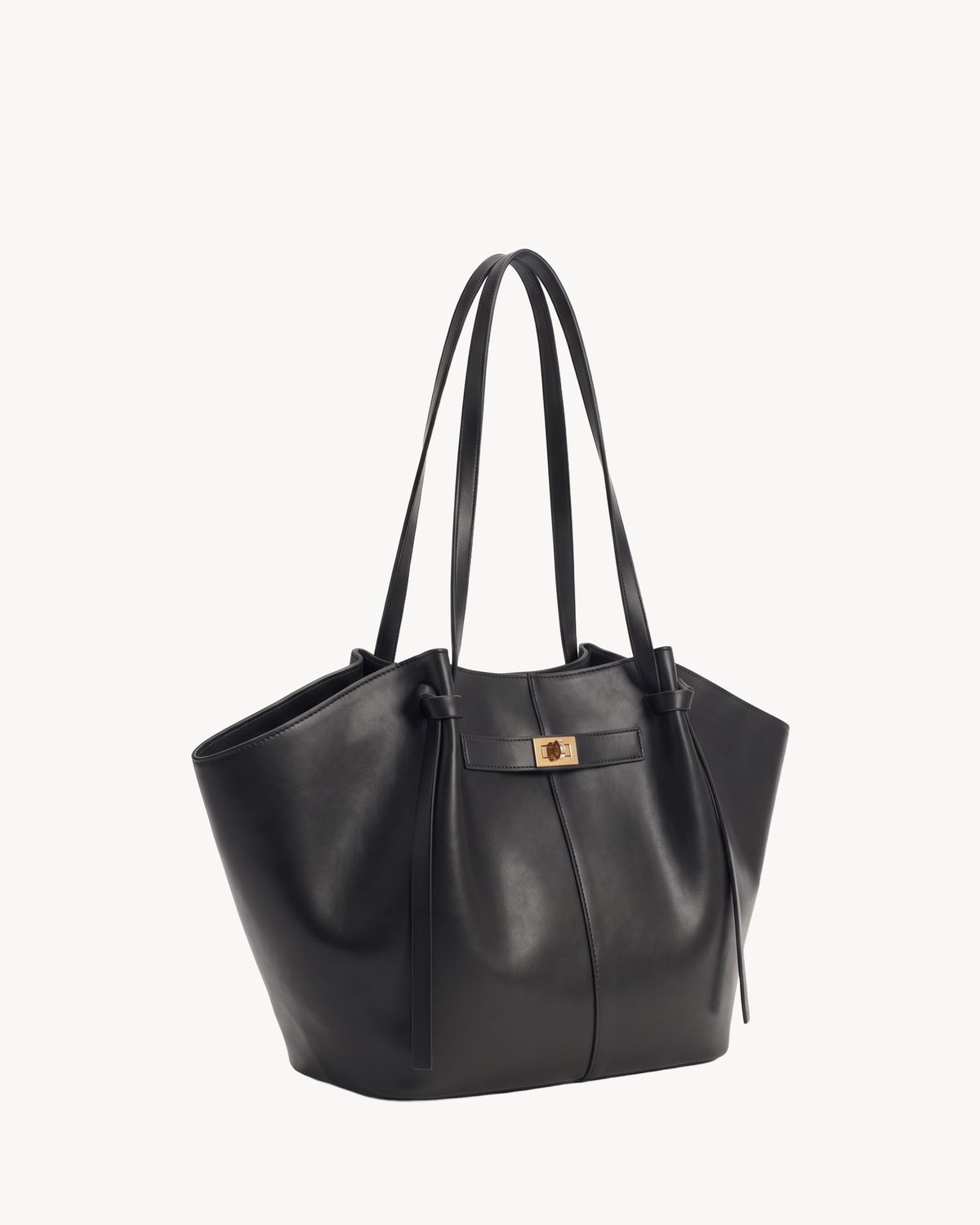 The Aurore Wing in Noir, three-quarter view