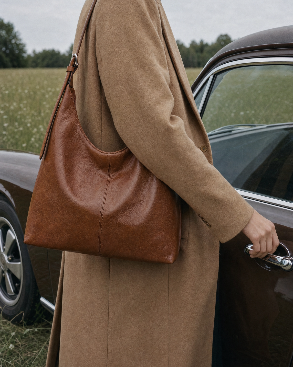 Hand on a car door handle, The Houle in Cognac on the shoulder