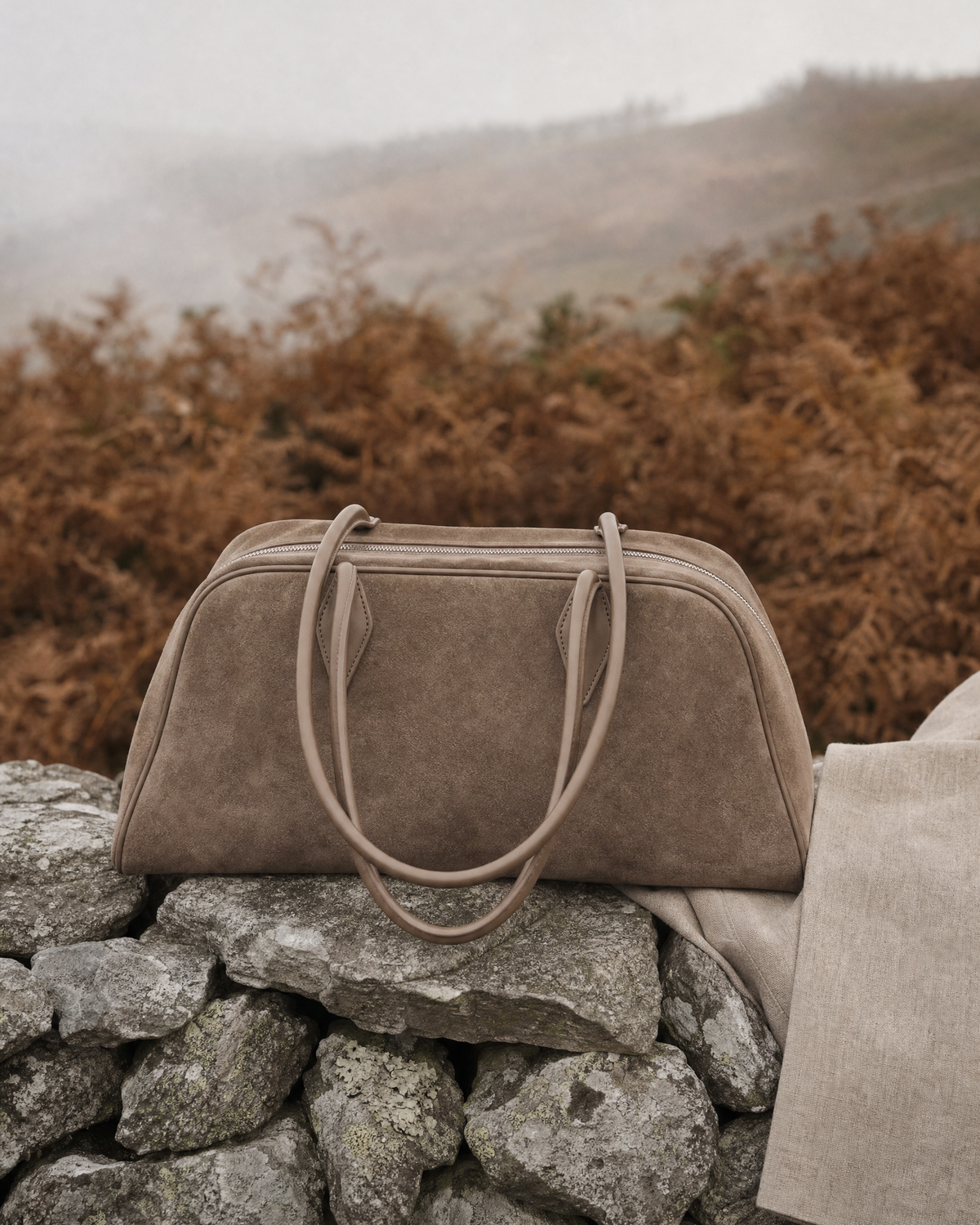 The Brume East-West in Galet resting on a dry-stone wall