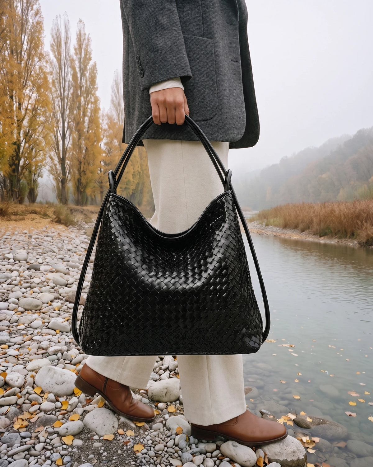 The Embellie in Noir, woven leather tote carried by the double cord handle