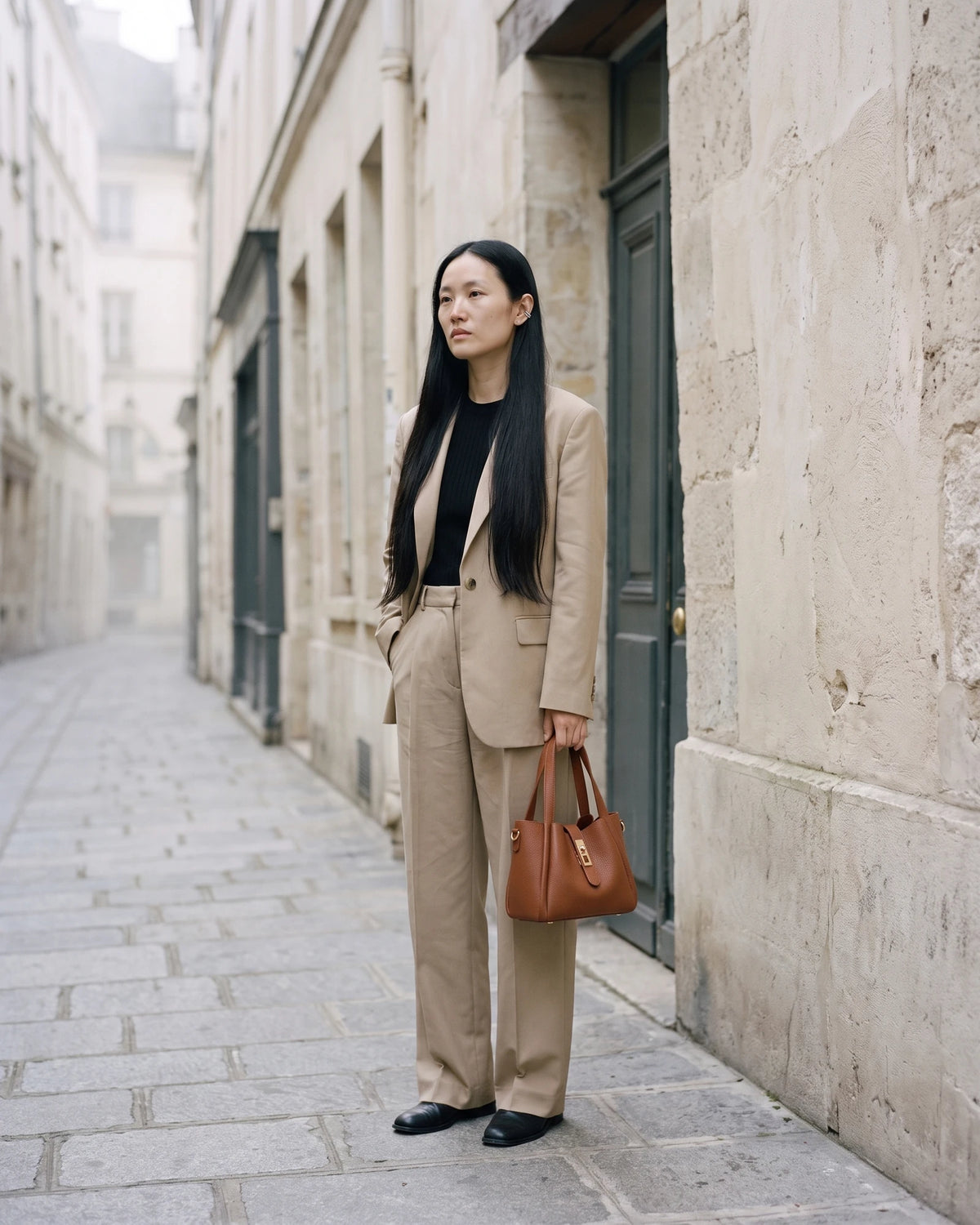 The Grève in Cognac carried by its top handles in a stone street