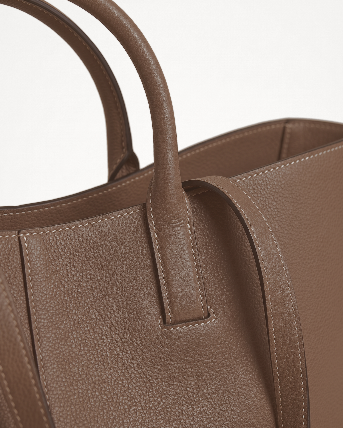 Close-up of the handle loop and topstitching of The Havre Wing in Taupe