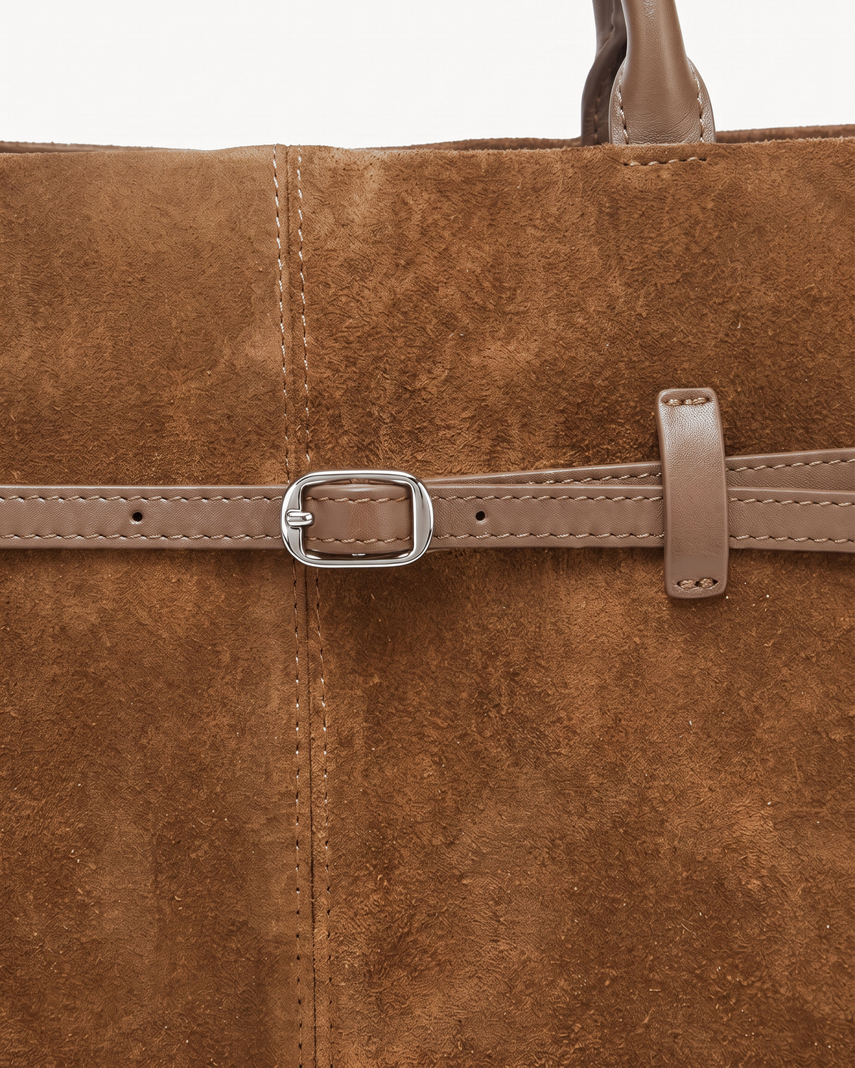 Close-up of the silver buckle and thin leather belt on The Brume Belted Tote in Tabac
