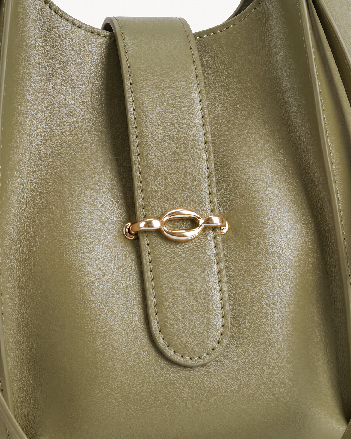 Close-up of the gold link on the front tab of The Havre Buckle in Olive