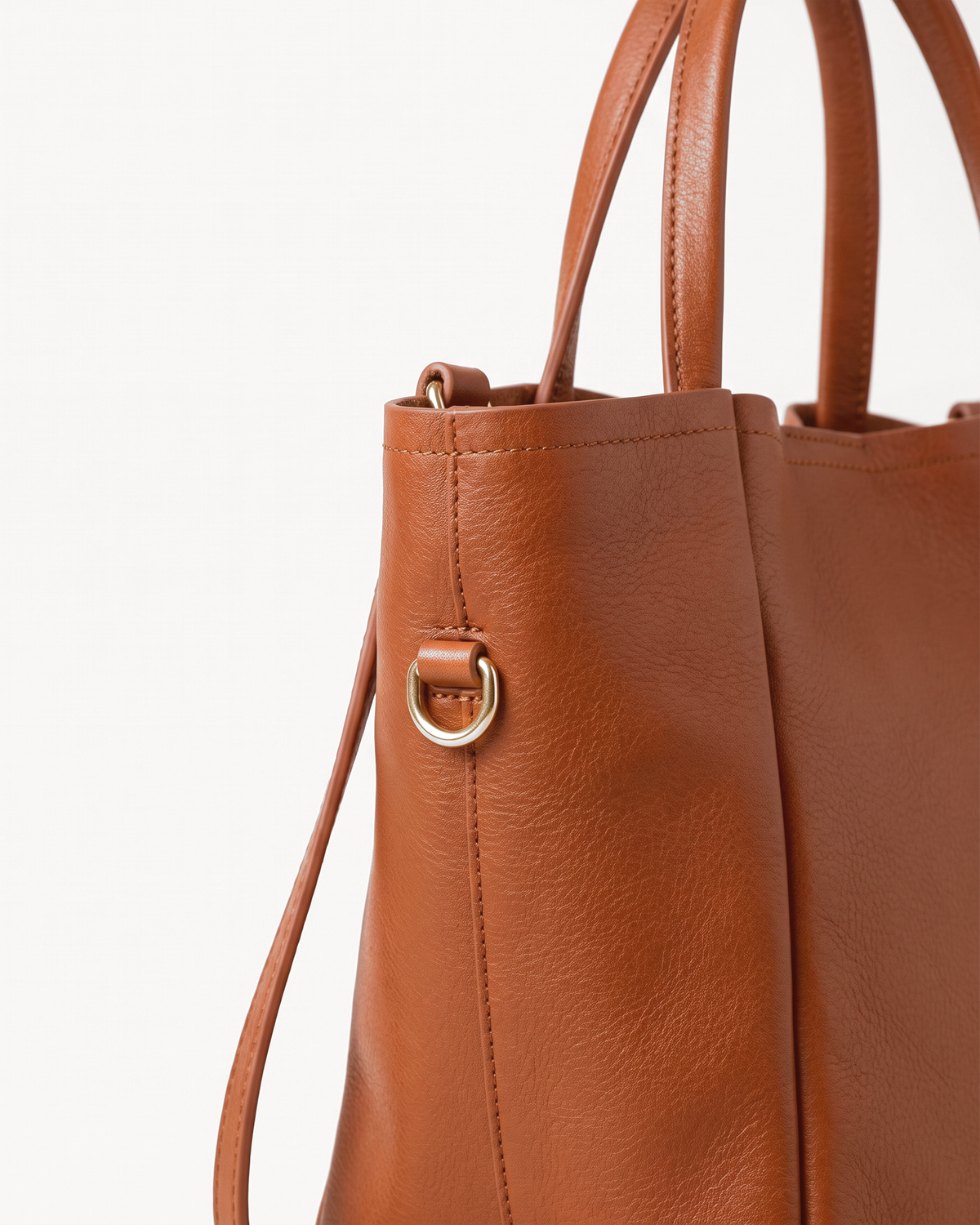 Close-up of the side D-ring of The Havre Day in Cognac