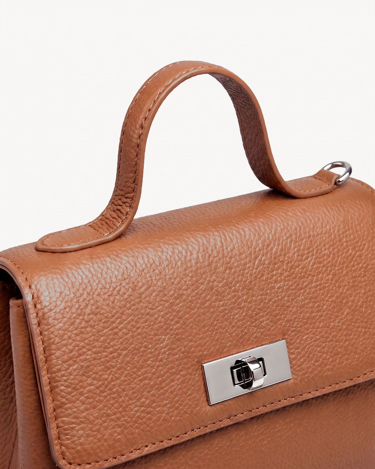 Close-up of the top handle of The Brise in Cognac