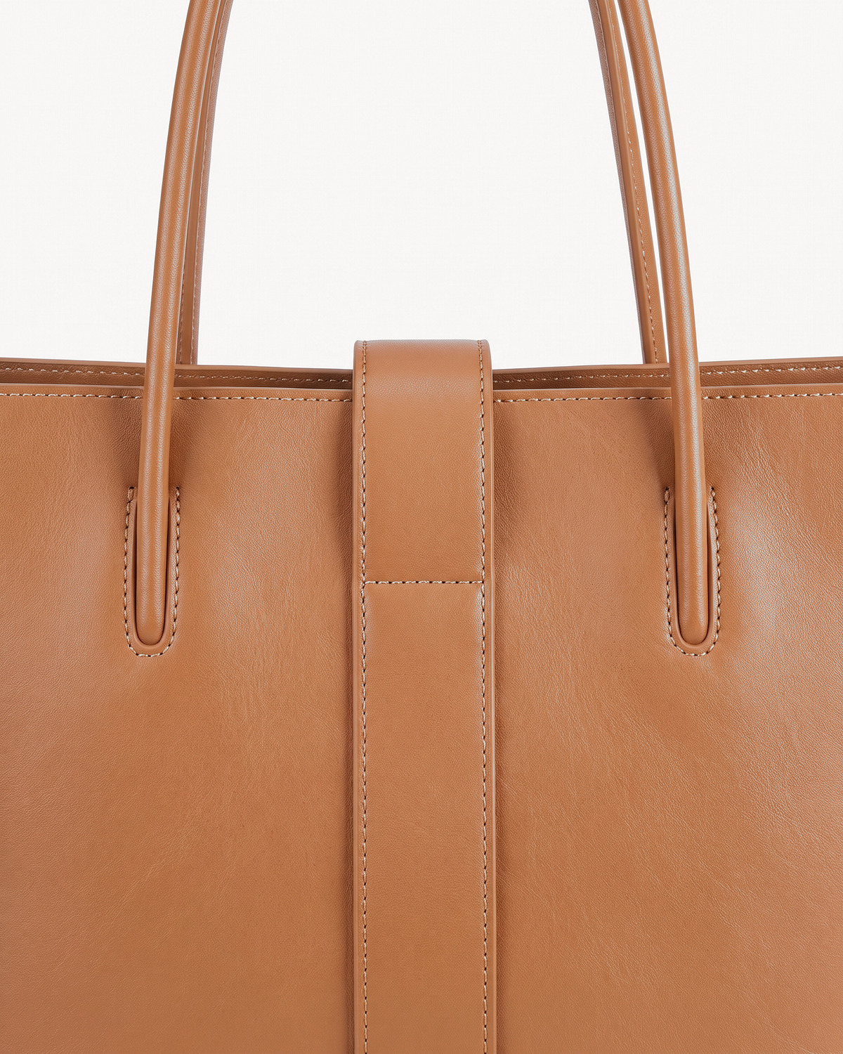 Close-up of the top handles of The Havre Buckle in Cognac