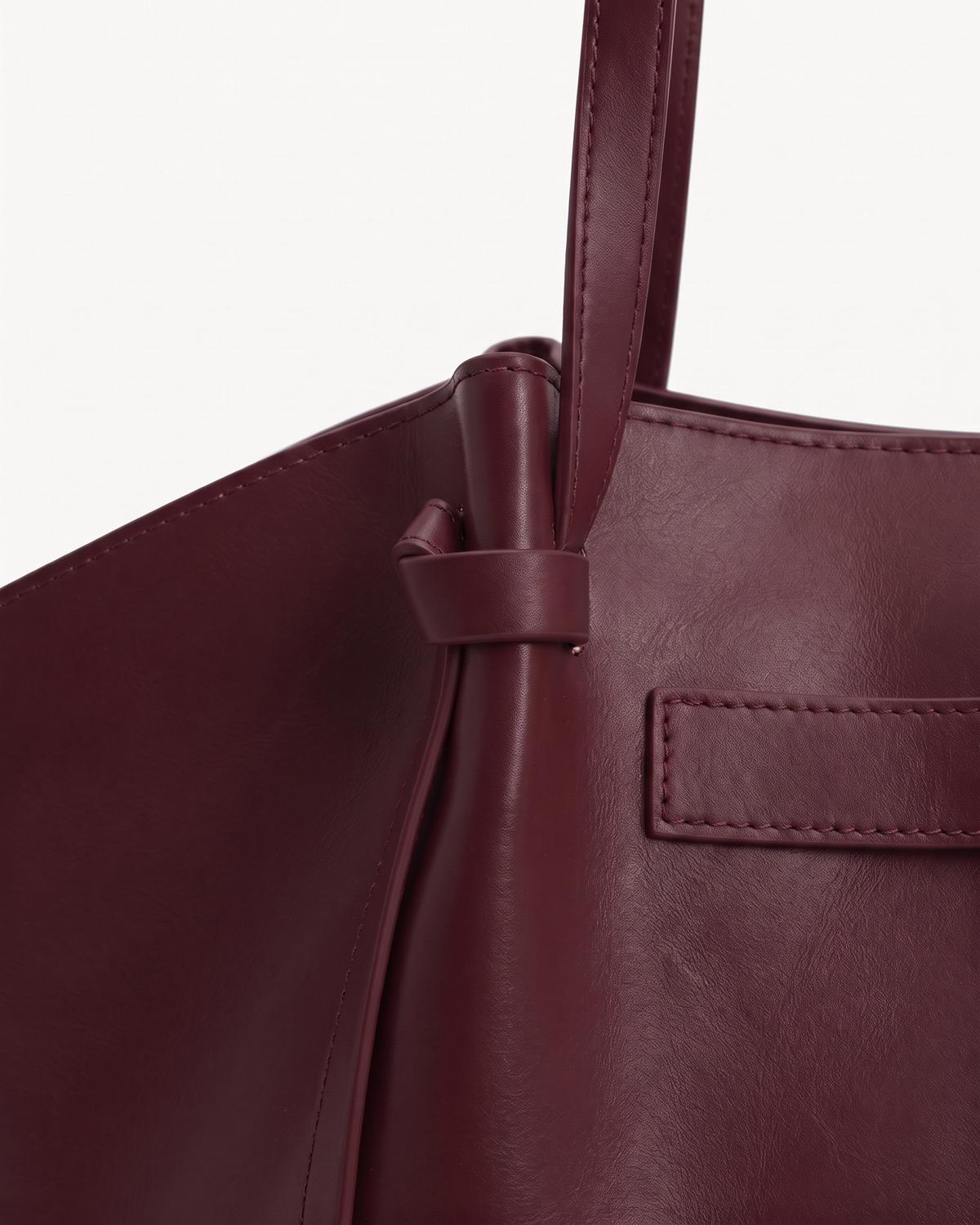 Close-up of the knotted tab and handle of The Aurore Wing in Bordeaux