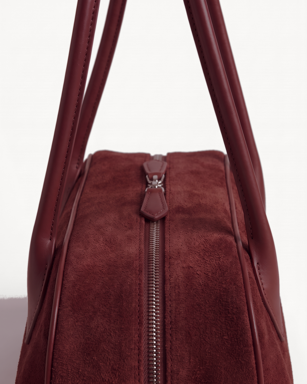 Close-up of the zip and handles of The Brume East-West in Bordeaux