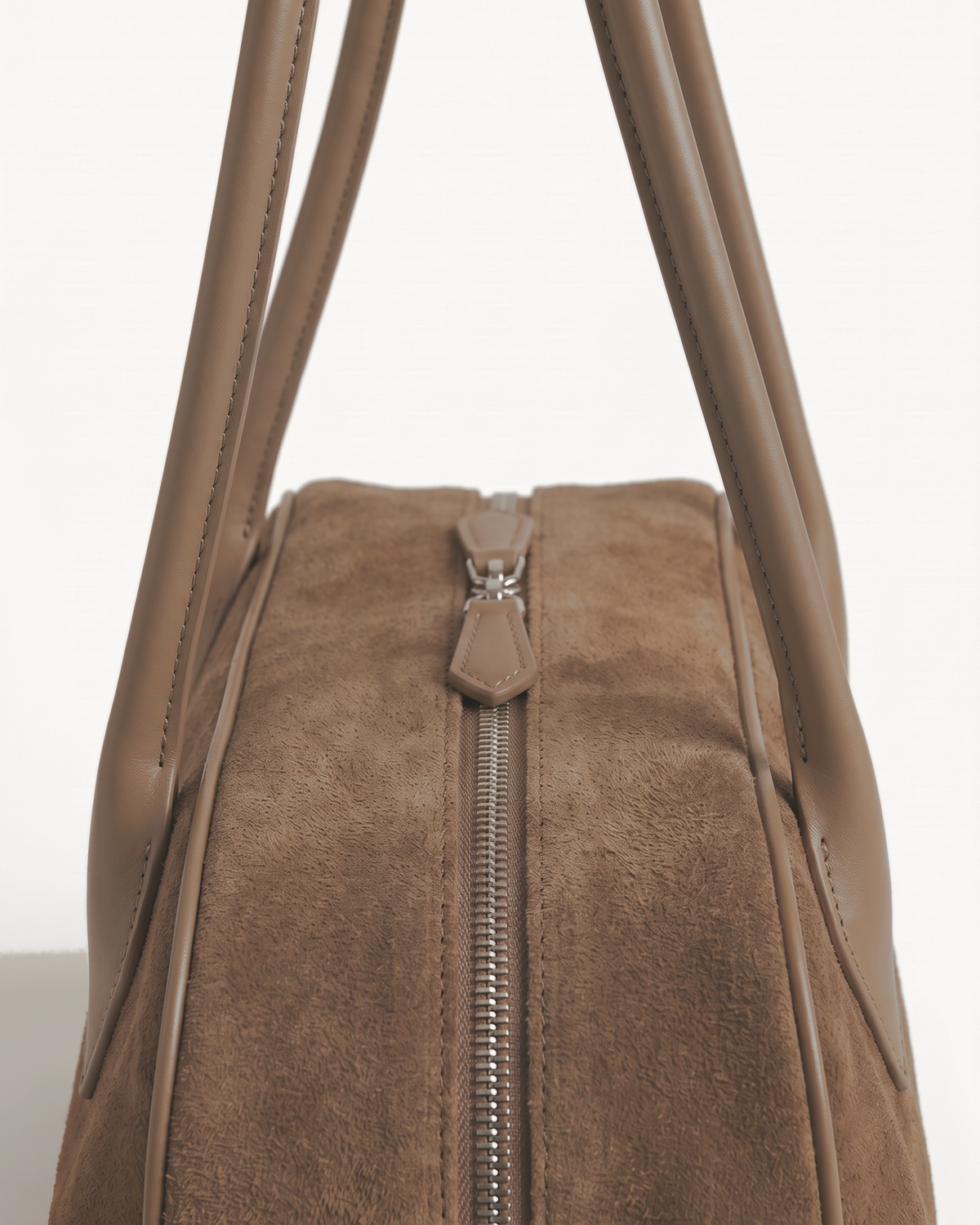 Close-up of the zip and handles of The Brume East-West in Galet