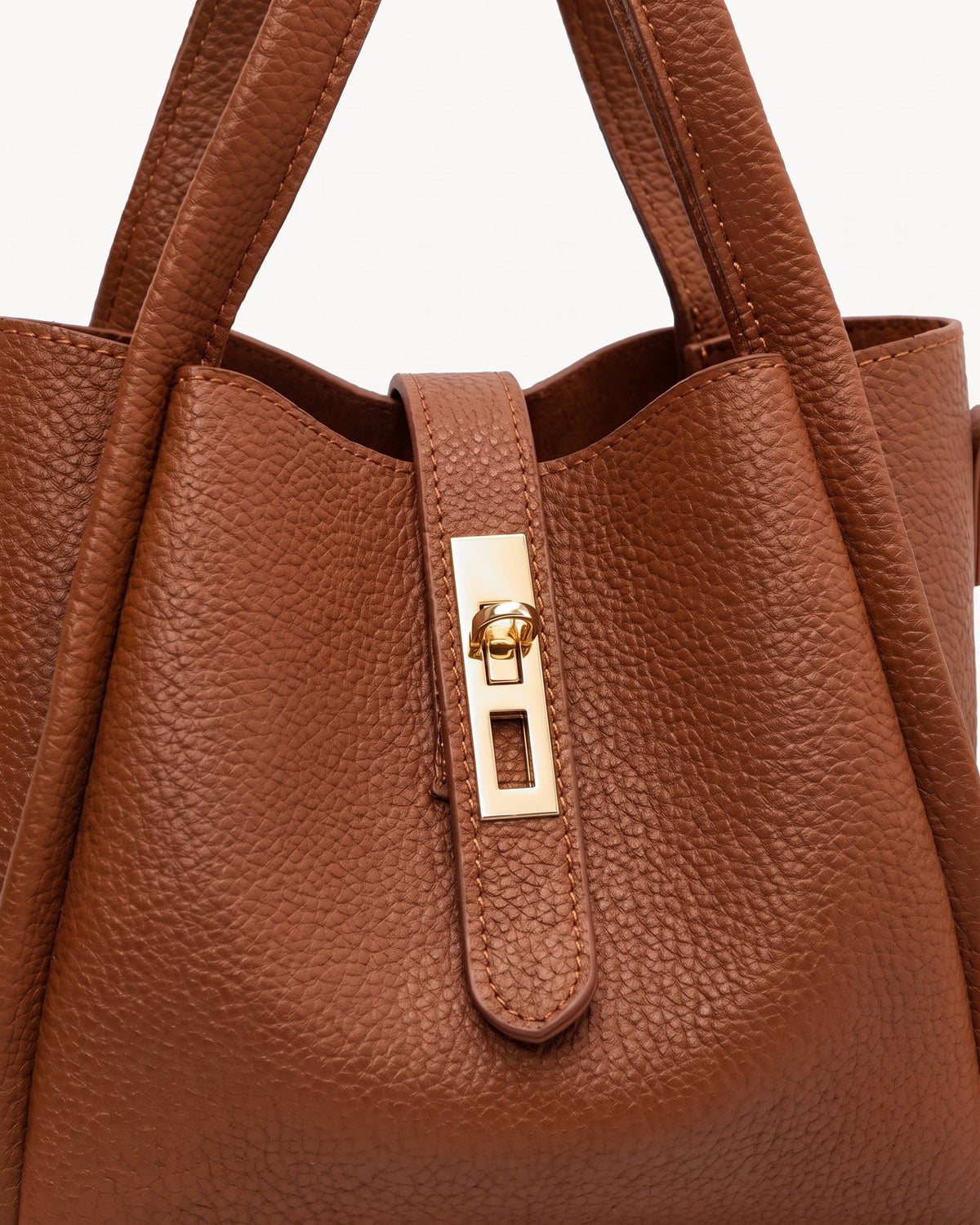 The Grève in Cognac, gold-tone turn lock detail