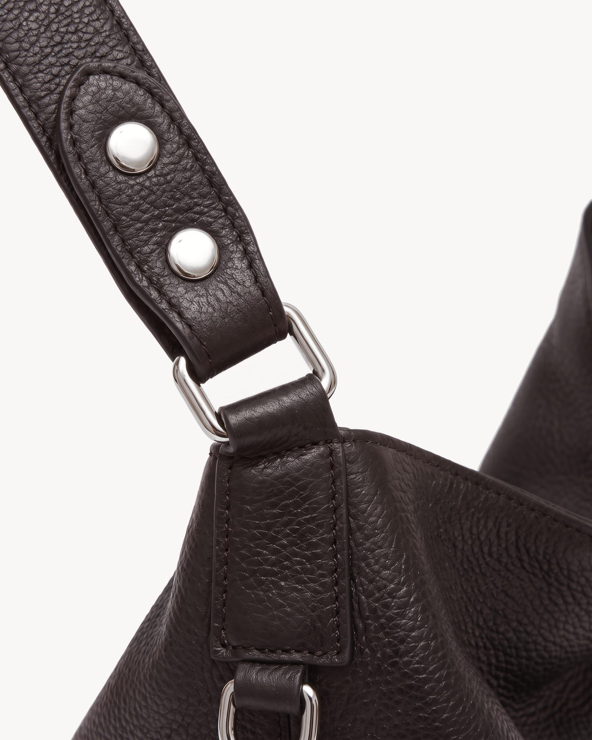 The Houle Soft in Espresso, close-up of the leather handle with silver press studs and ring