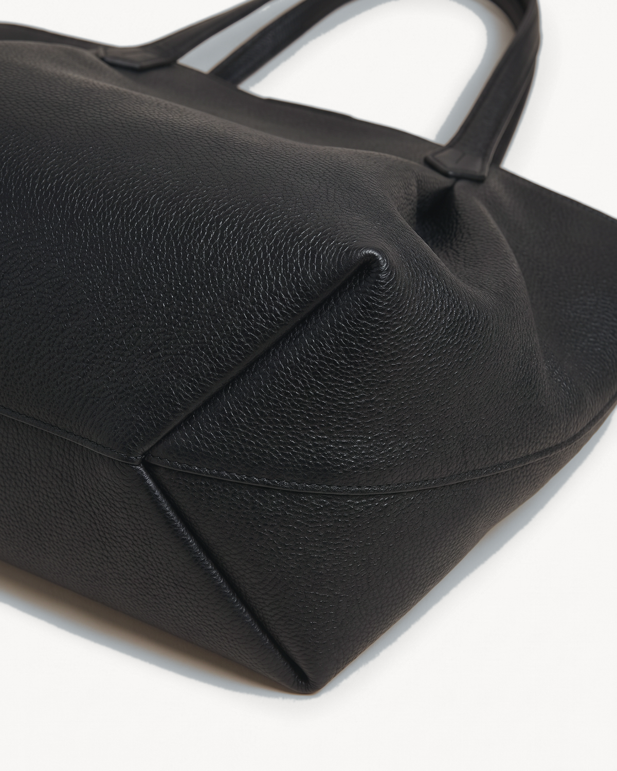Close-up of the folded side of The Havre Slouch in Noir