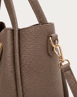The Grève in Taupe, D-ring and strap clasp detail