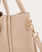 The Grève in Écru, D-ring and strap clasp detail