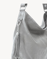 The Houle Soft in Galet, close-up of the leather tassel on its silver chain