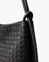 The Embellie Mini in Noir Mat, close-up of the leather ring-loop and round cord handle
