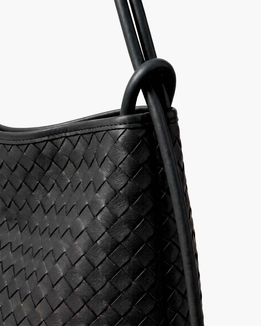 The Embellie Grand in Noir Mat