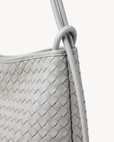 The Embellie in Écru, close-up of the leather ring-loop and round cord handle