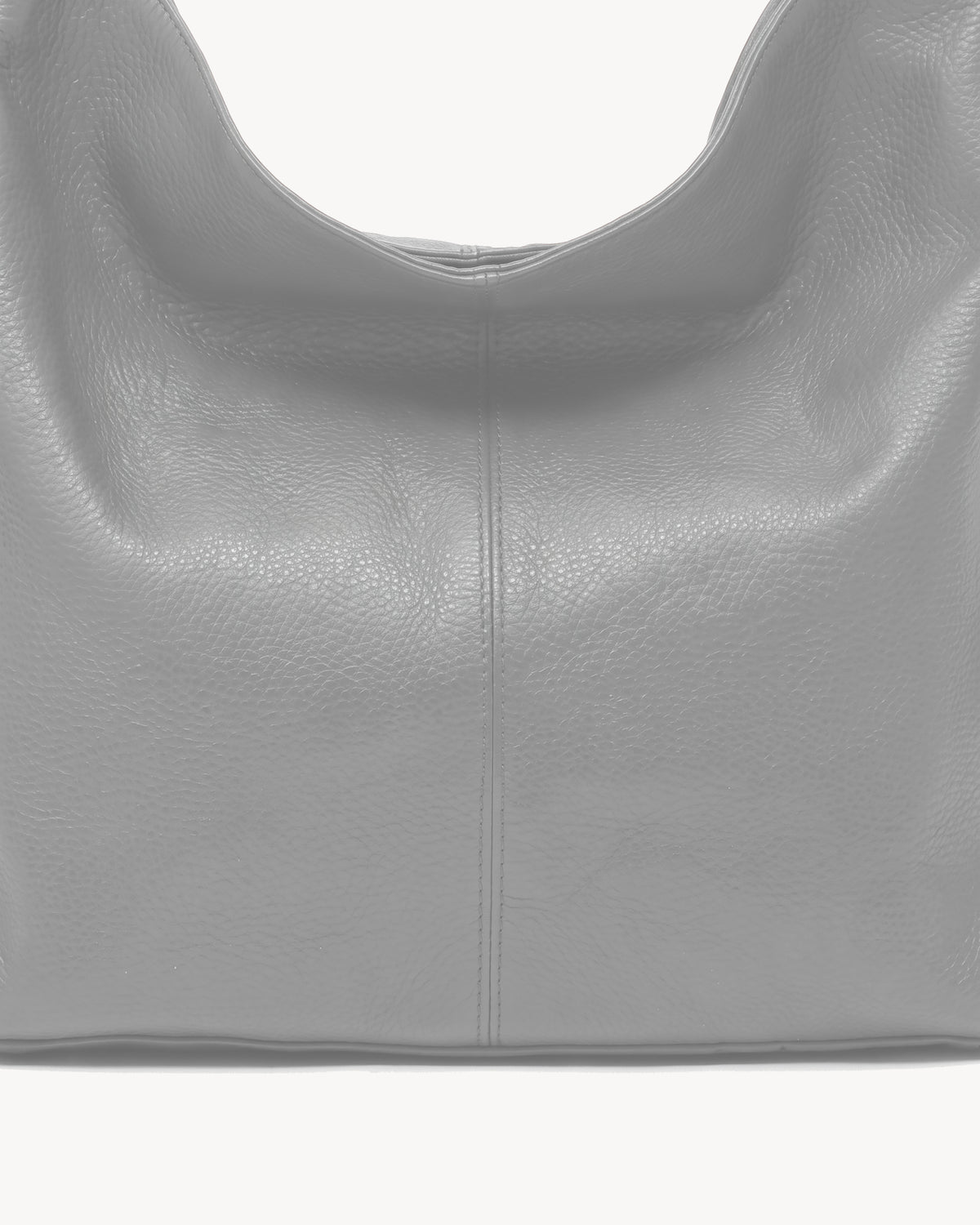 The Houle Soft in Galet, close-up of the pebbled pebble grey leather and centre seam