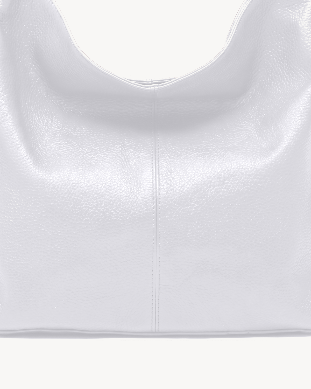 The Houle Soft in Écru, close-up of the pebbled off-white leather and centre seam