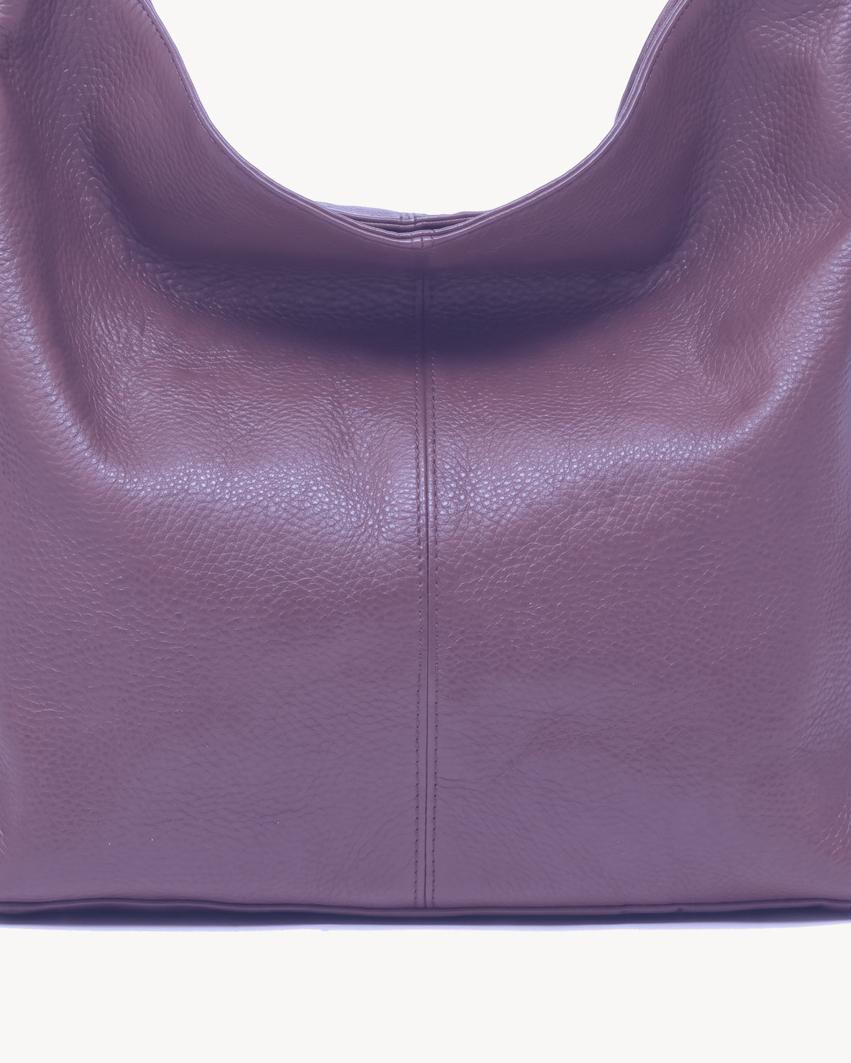 The Houle Soft in Lilas, close-up of the pebbled muted lilac leather and centre seam