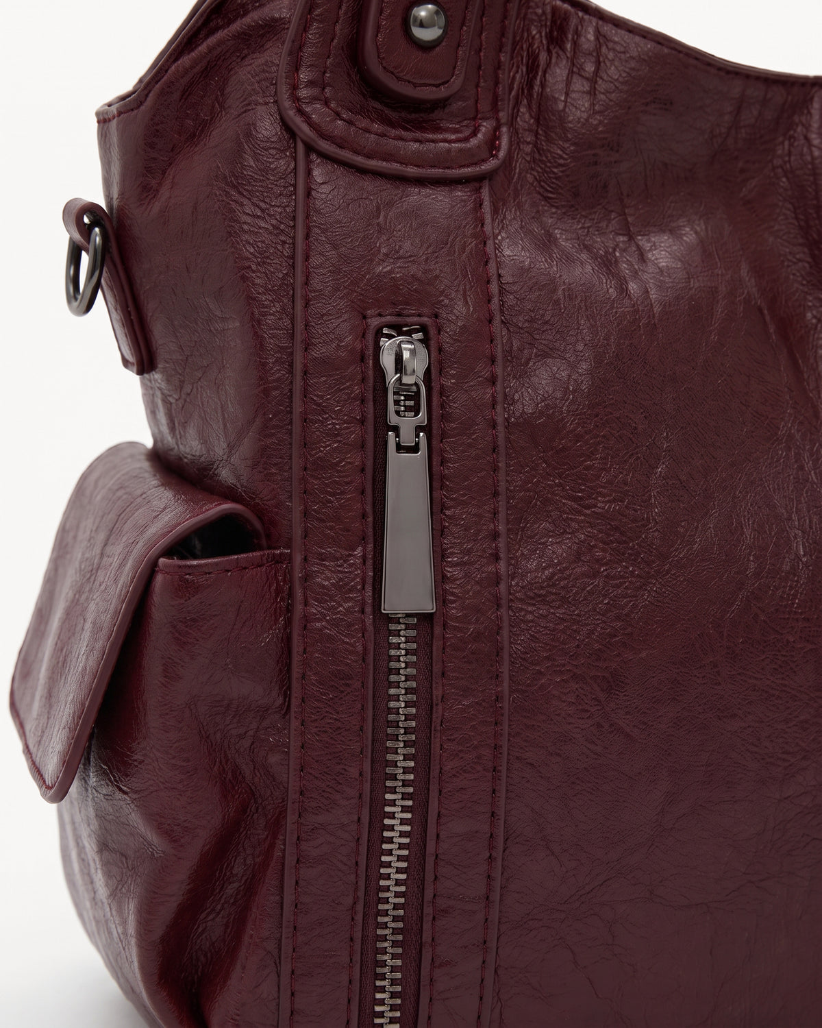 The Estran in Bordeaux, front zip pocket detail