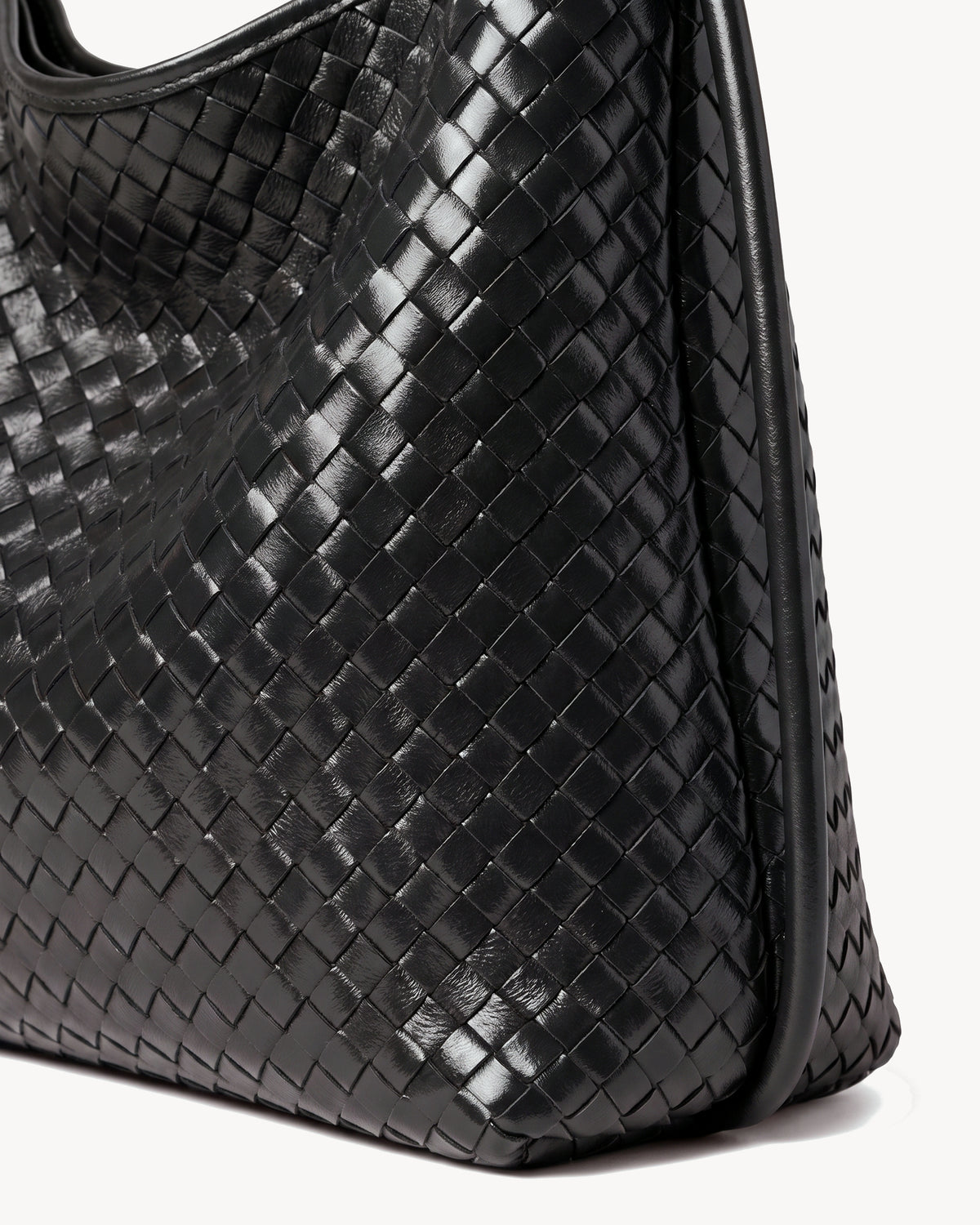 The Embellie Mini in Noir, close-up of the hand-woven leather