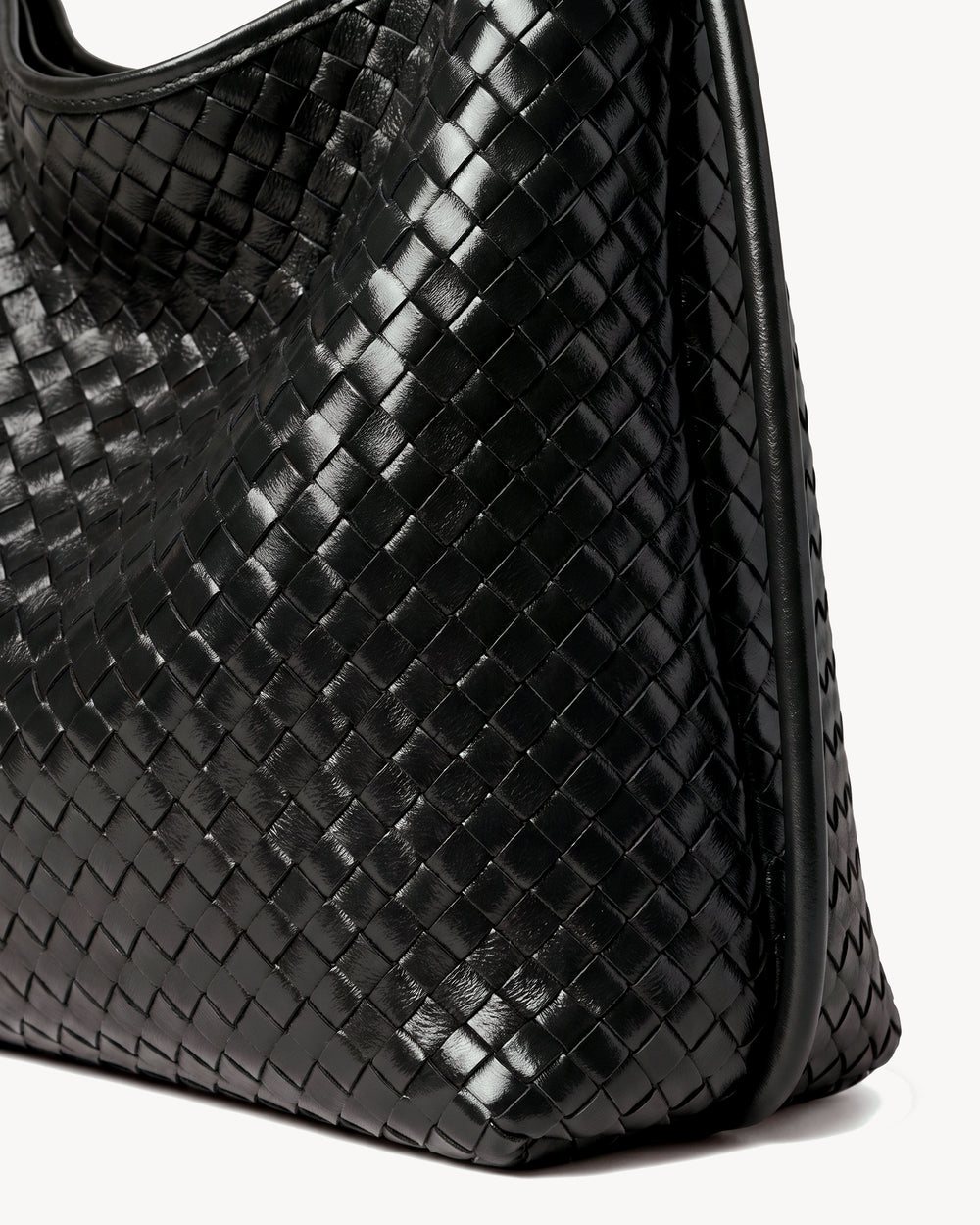 The Embellie Grand in Noir