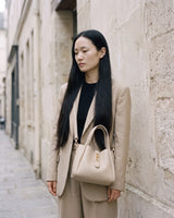 The Grève in Écru worn on the shoulder with its detachable strap