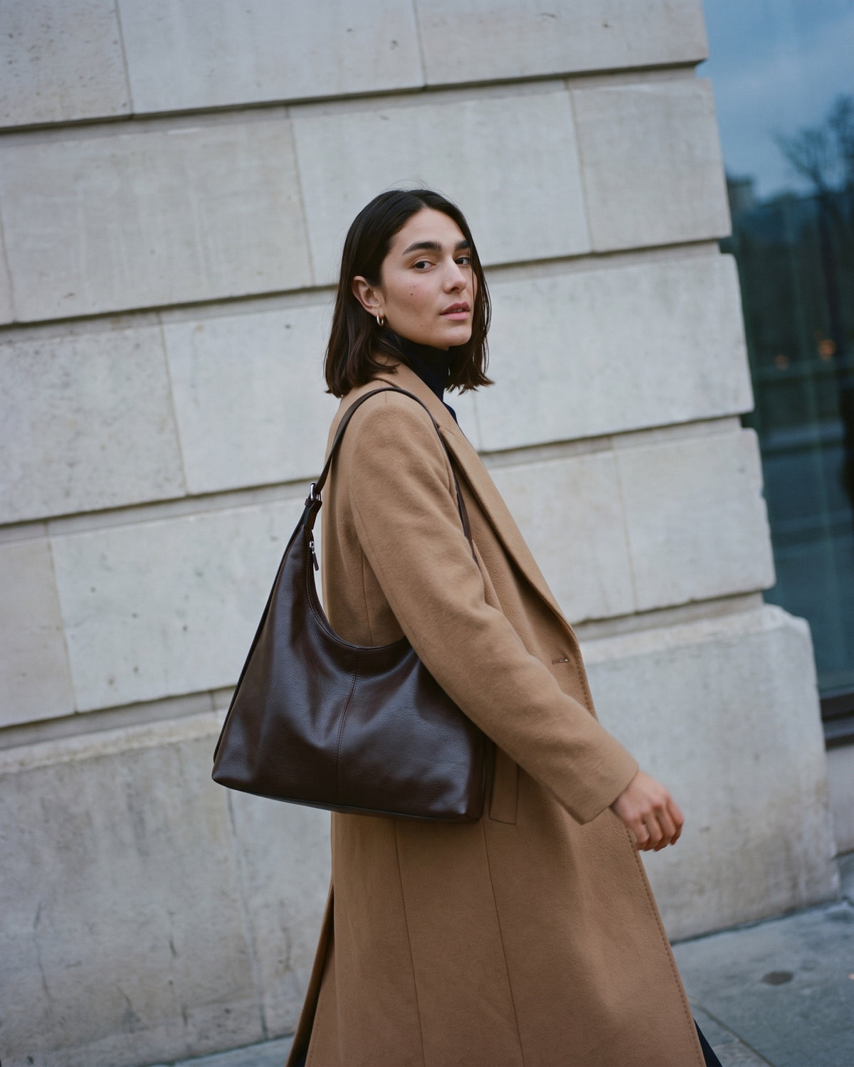 The Houle in Espresso, worn on the shoulder in the city