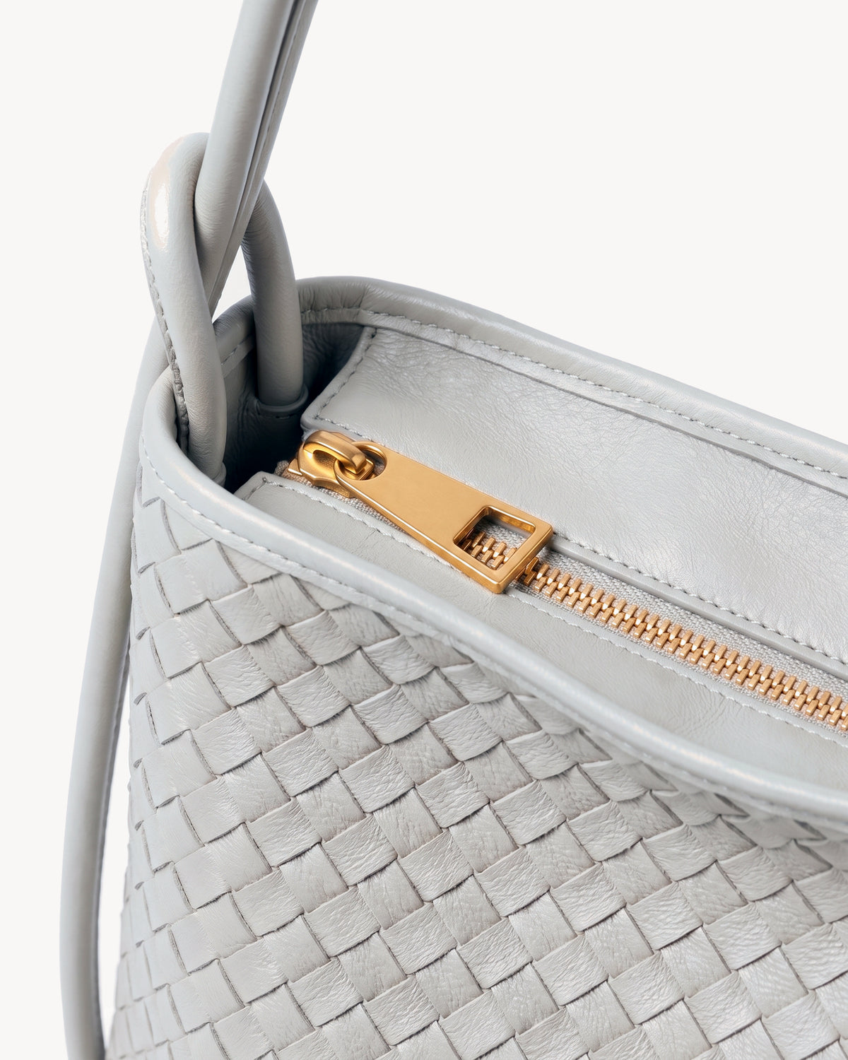 The Embellie Mini in Écru, close-up of the top zip closure