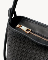 The Embellie in Noir Mat, close-up of the top zip closure
