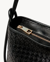 The Embellie in Noir, close-up of the top zip closure