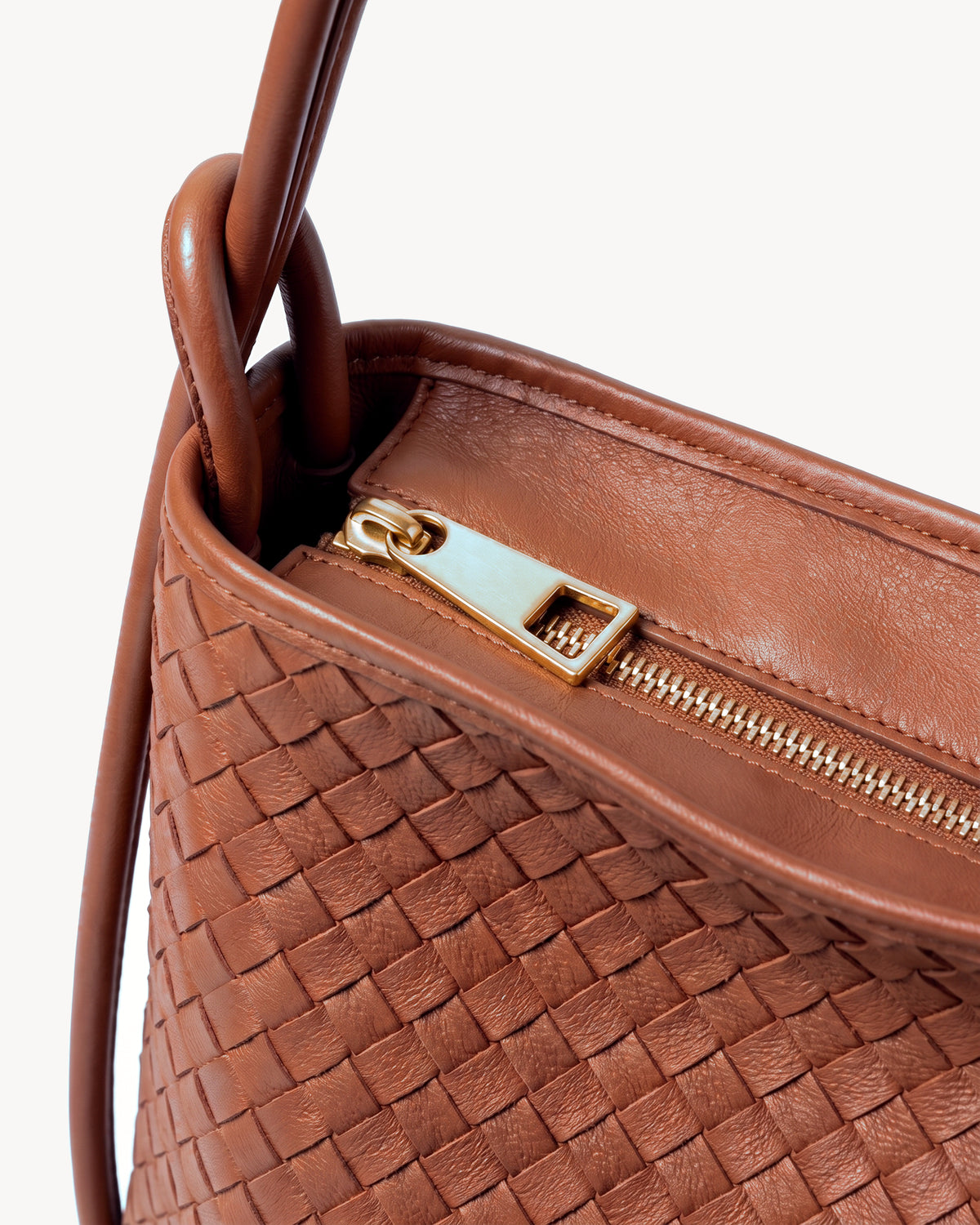 The Embellie Grand in Caramel, close-up of the top zip closure