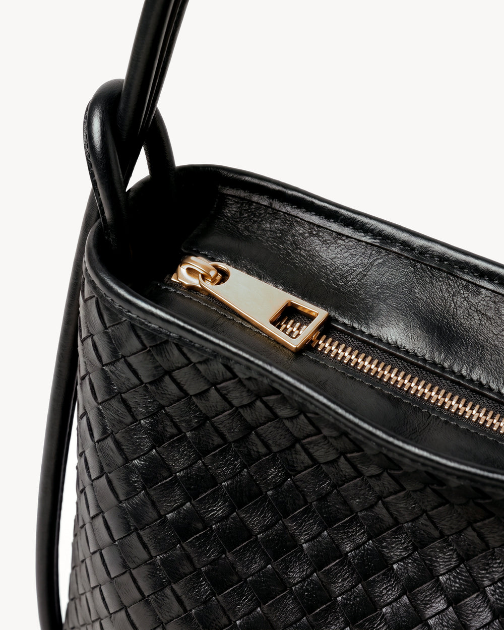 The Embellie Grand in Noir