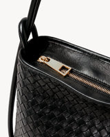 The Embellie Grand in Noir, close-up of the top zip closure