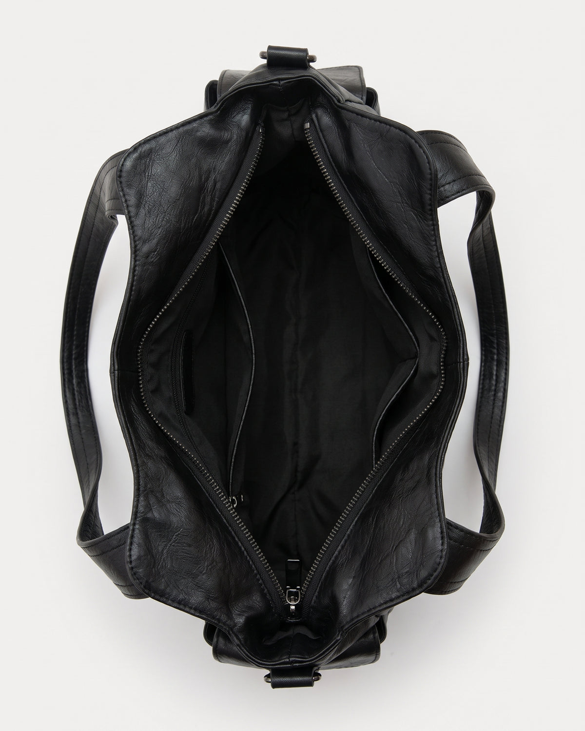 The Estran in Noir, interior with two zipped compartments