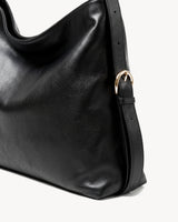 The Jusant in Noir, close-up of the strap and hardware detail