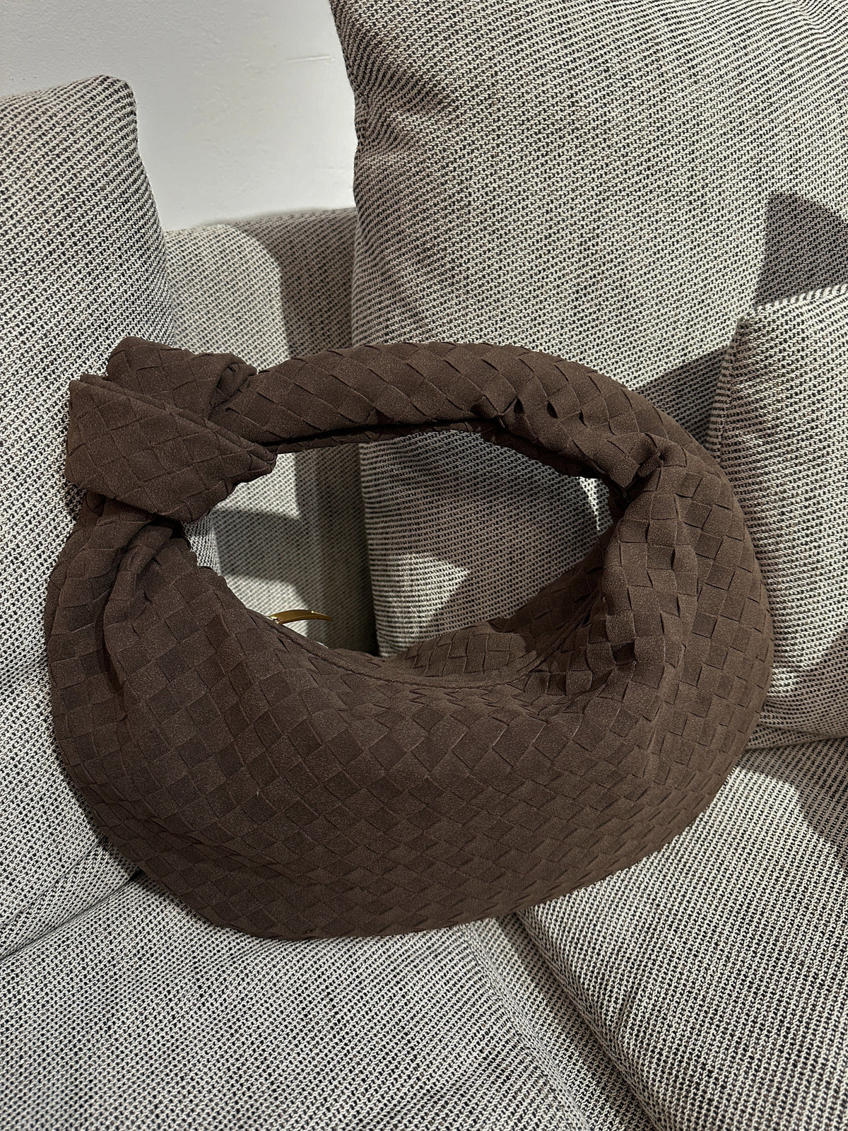 The Tresse Knot Suede