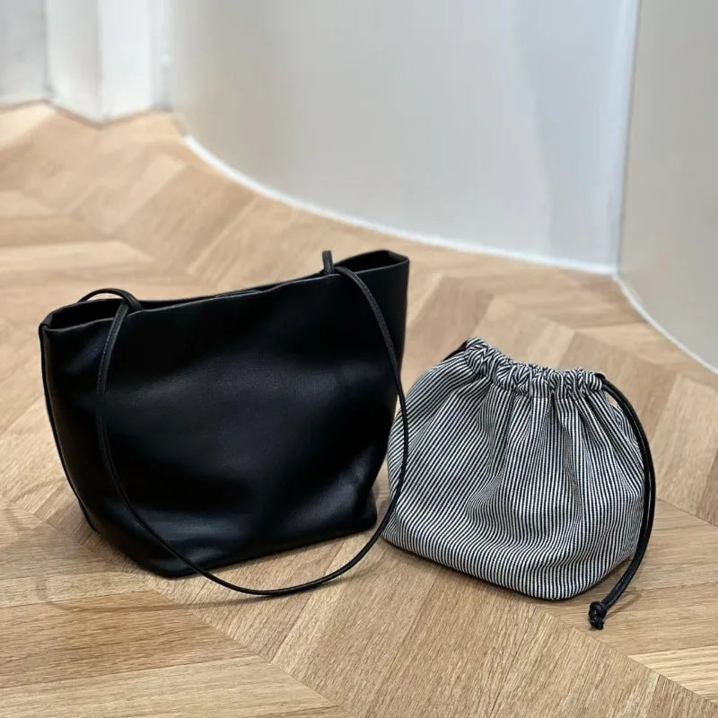 Minimalistische schoudertas voor dames, gemaakt van echt leer, van hoogwaardige kwaliteit, met een groot volume, verstelbare band en een zachte, luxe uitstraling.