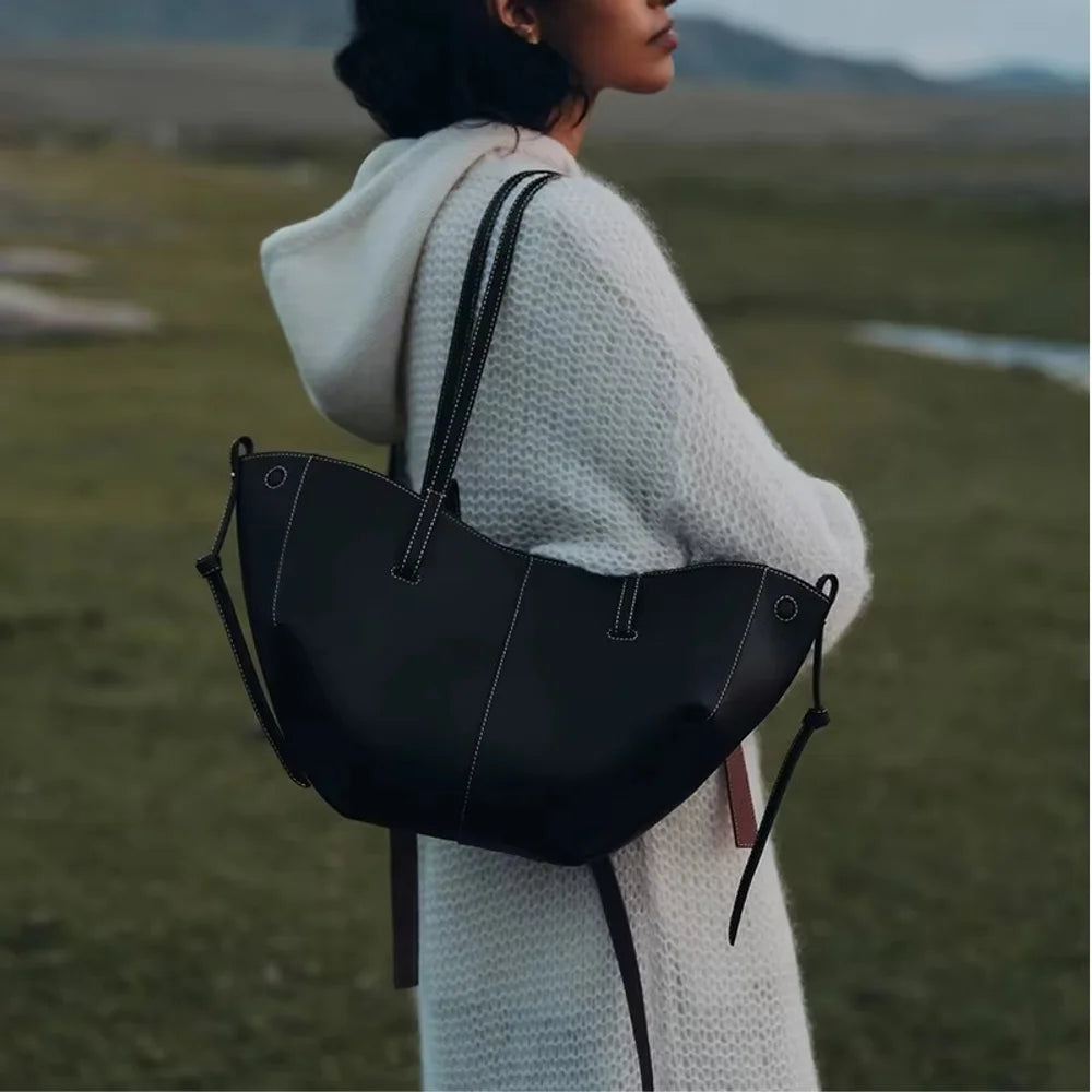 Klassieke elegante stijl, grote capaciteit, vleugeltas, crossbody handtas, retro Europese Amerikaanse niche, emmertastas, okseltas, modieus