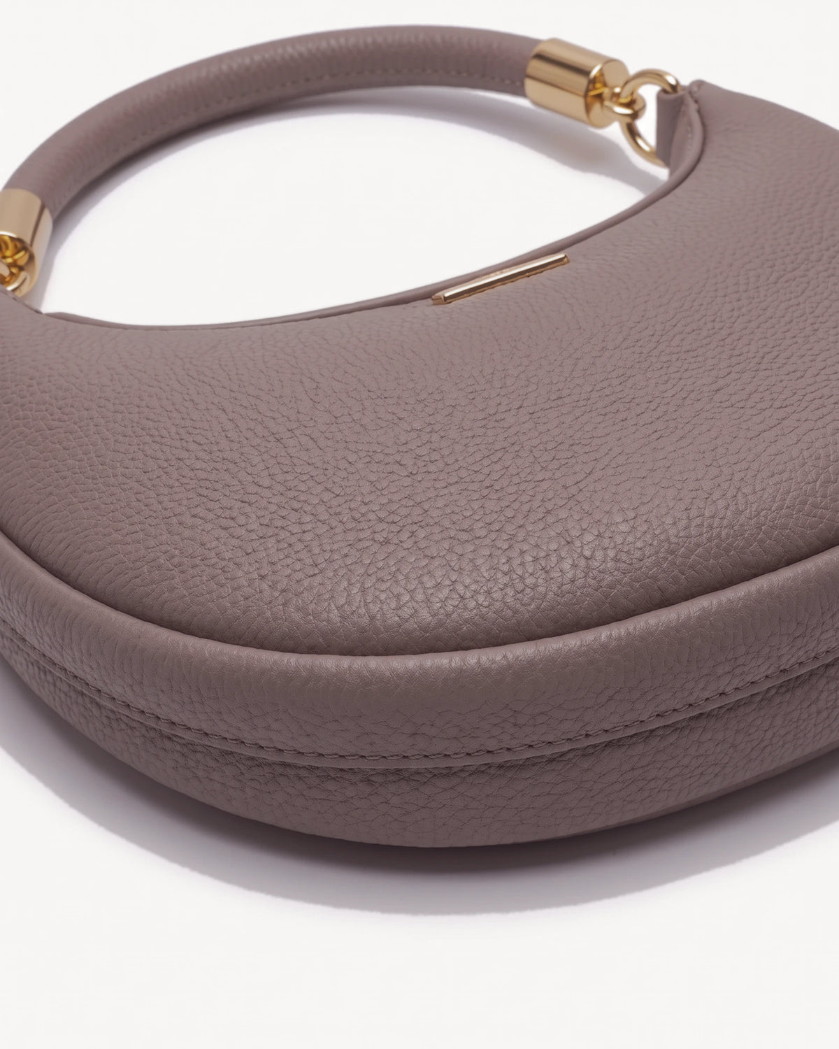 The Nacre in Galet, pebbled leather and padded edge
