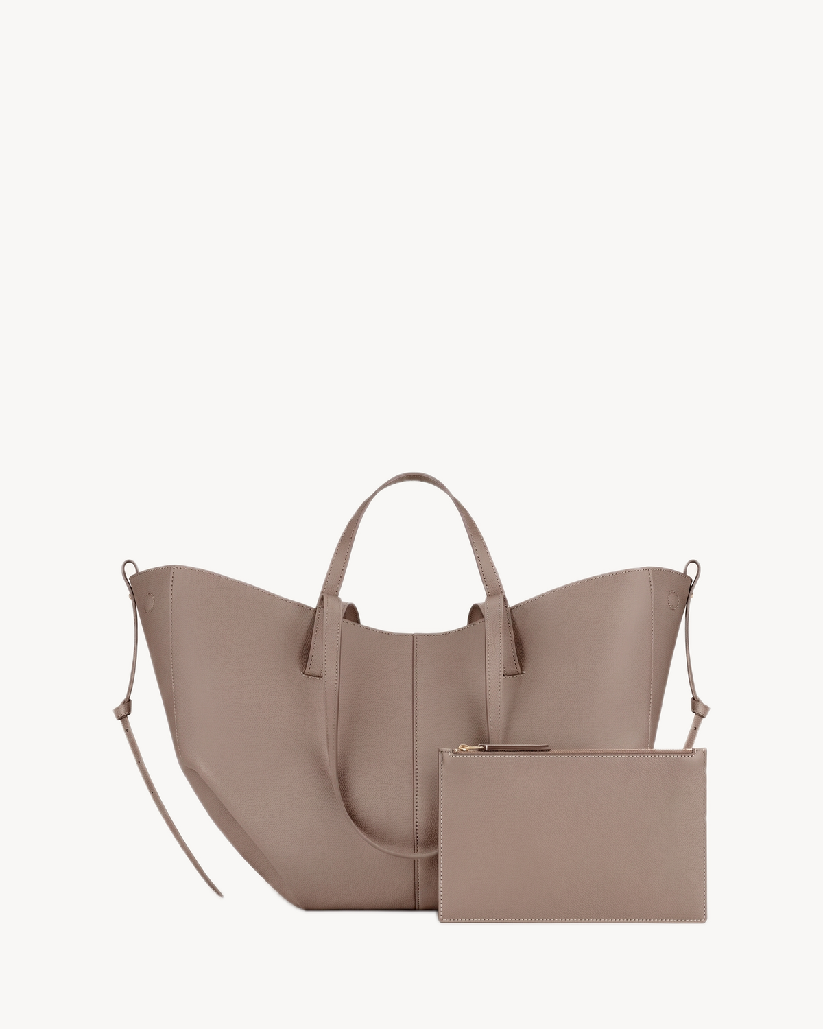 The Havre Wing in Sable with its matching pouch